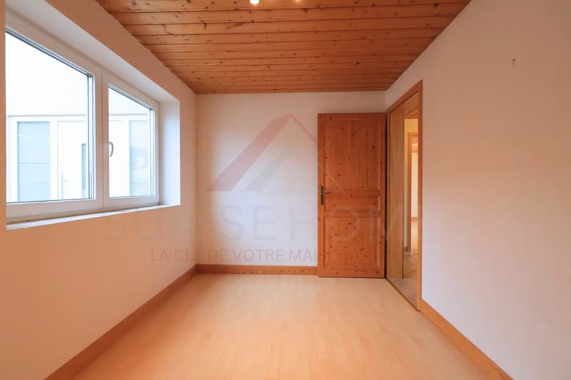 Maison familiale d'exception avec piscine, sauna et grand jardin à La Brillaz (14)
