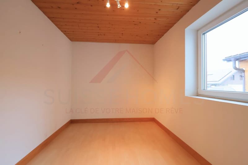Maison familiale d'exception avec piscine, sauna et grand jardin à La Brillaz (15)