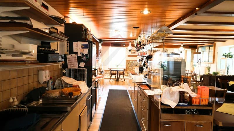 Attraktives Wohn- und Geschäftshaus mit Restaurant und Entwicklungsmöglichkeiten in Plaffeien (4)