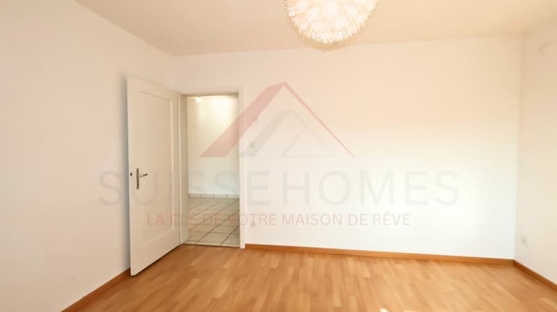 Marly - Appartement 3.5 pièces rénové avec balcon ensoleillé et vue verdoyante (12)