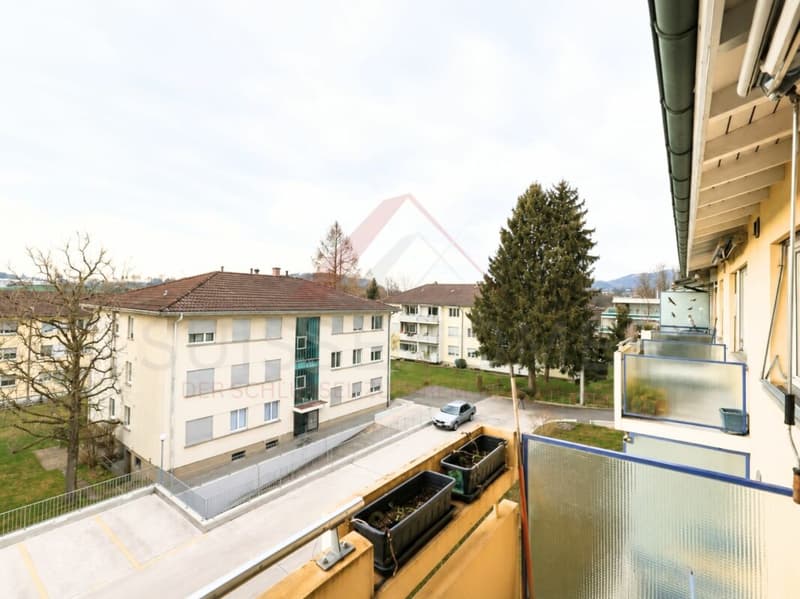 Perfekt für Familien - 4.5 Zimmer Wohnung mit Balkon und Spielplatz vor der Tür (4)