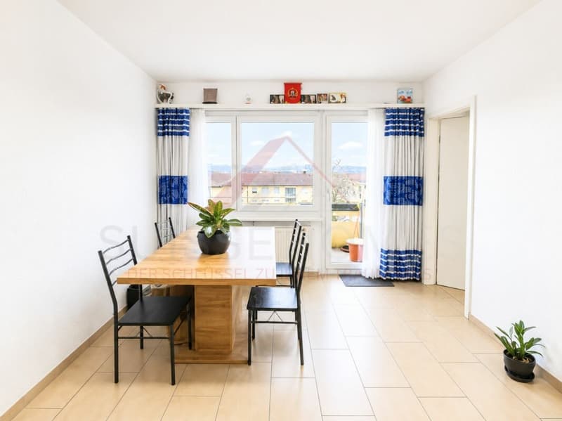 Perfekt für Familien - 4.5 Zimmer Wohnung mit Balkon und Spielplatz vor der Tür (3)
