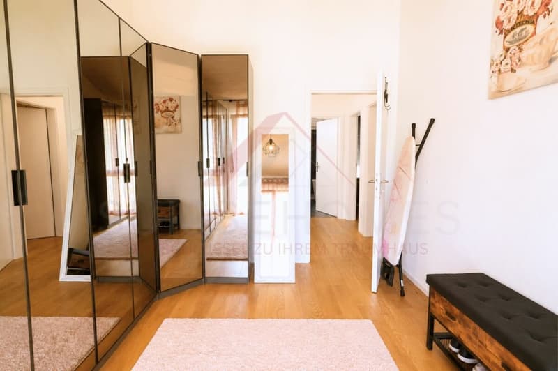Wohnen wie in den Ferien - Modernes 5.5 Zimmer Reihenhaus mit Pool (14)