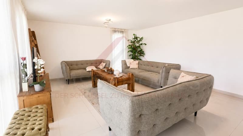 Familienparadies in Studen - 4.5 Zimmer Wohnung mit 2 Balkonen und über 158 m² Wohnfläche (4)