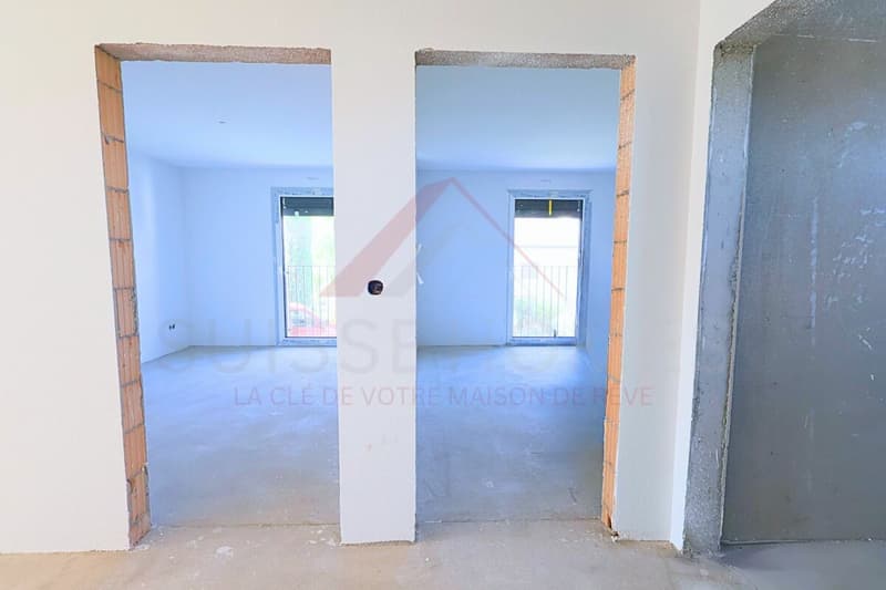 Vivre avec style : superbe appartement de 4.5 pièces à Düdingen avec de beaux volumes (22)