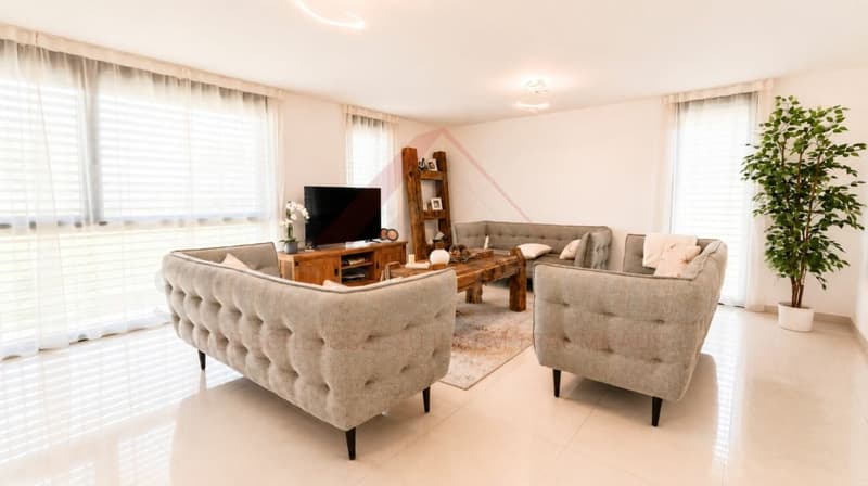 Familienparadies in Studen - 4.5 Zimmer Wohnung mit 2 Balkonen und über 158 m² Wohnfläche (3)