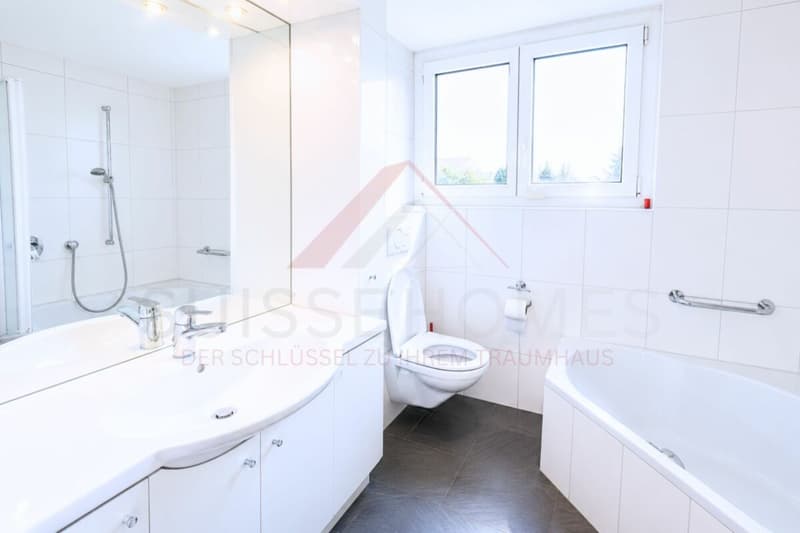 Traumhafte Seesicht am Bielersee  8.5 Zimmer Haus mit Pool und 1'443 m² Grundstück (19)