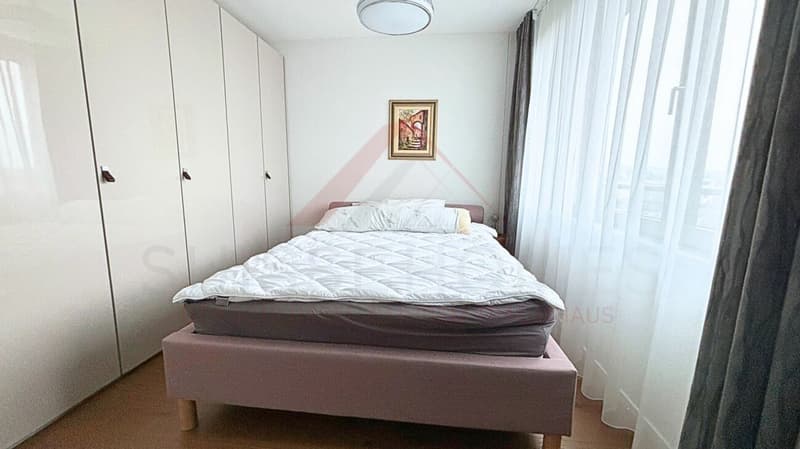 Exklusive 5.5 Zimmer Maisonette mit Designküche, Loggia und Minergie Standard (10)