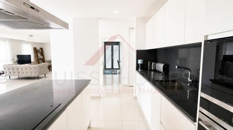Familienparadies in Studen - 4.5 Zimmer Wohnung mit 2 Balkonen und über 158 m² Wohnfläche (7)