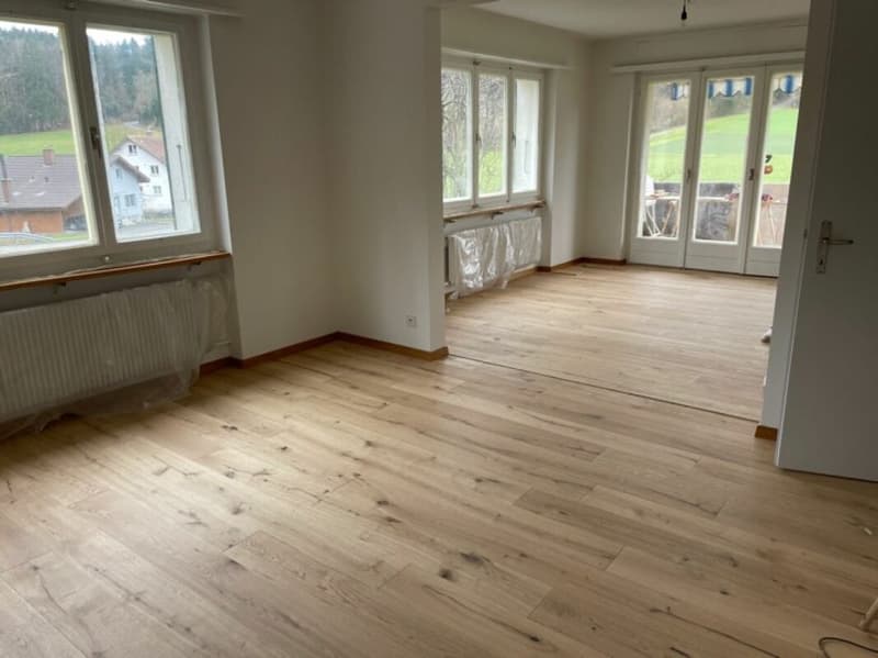 Charmante 3.5-Zimmer-Wohnung - stilvoll renoviert und mit Balkon in ruhiger Lage (2)