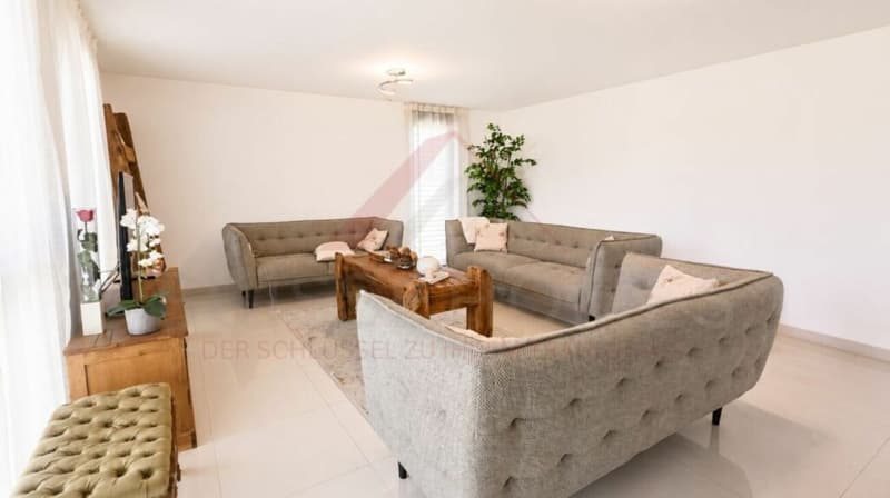 Familienparadies in Studen - 4.5 Zimmer Wohnung mit 2 Balkonen und über 158 m² Wohnfläche (4)