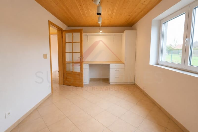 Maison familiale d'exception avec piscine, sauna et grand jardin à La Brillaz (18)