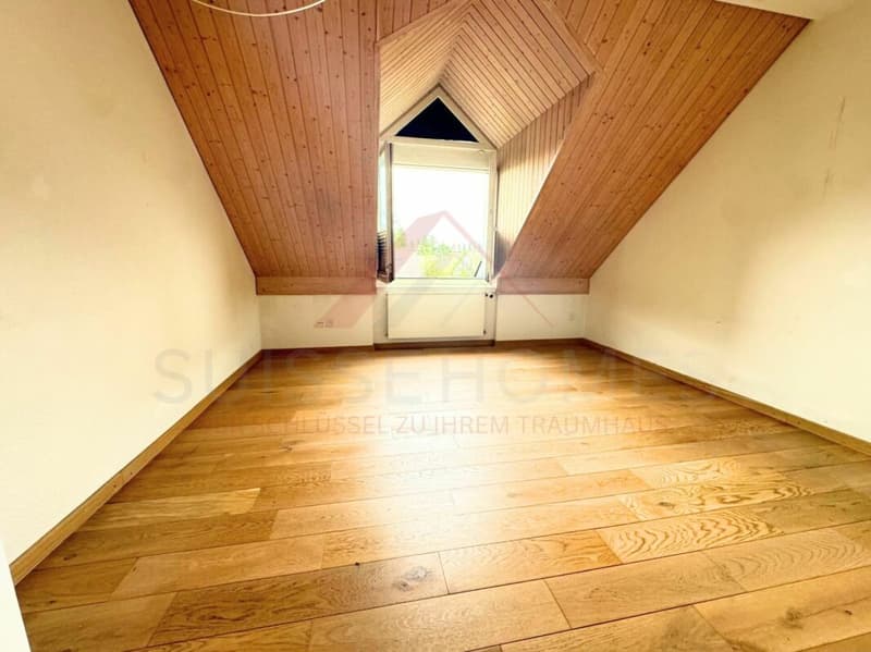 Grosszügige 4.5-Zimmer-Maisonettewohnung mit Galerie und Cheminée in 8603 Schwerzenbach (8)