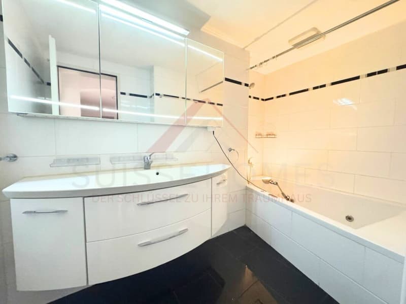 Grosszügige 4.5-Zimmer-Maisonettewohnung mit Galerie und Cheminée in 8603 Schwerzenbach (12)