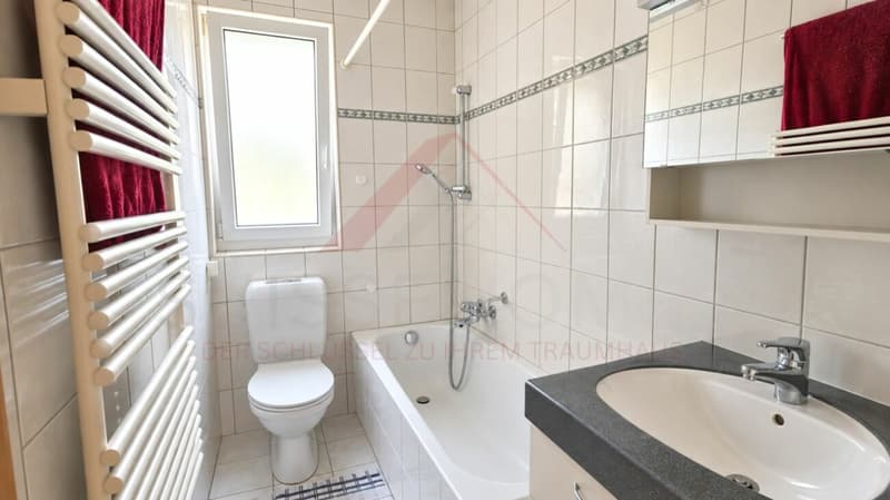 Vielseitiges Mehrfamilienhaus mit drei Wohneinheiten und attraktiven Gewerbeflächen (7)