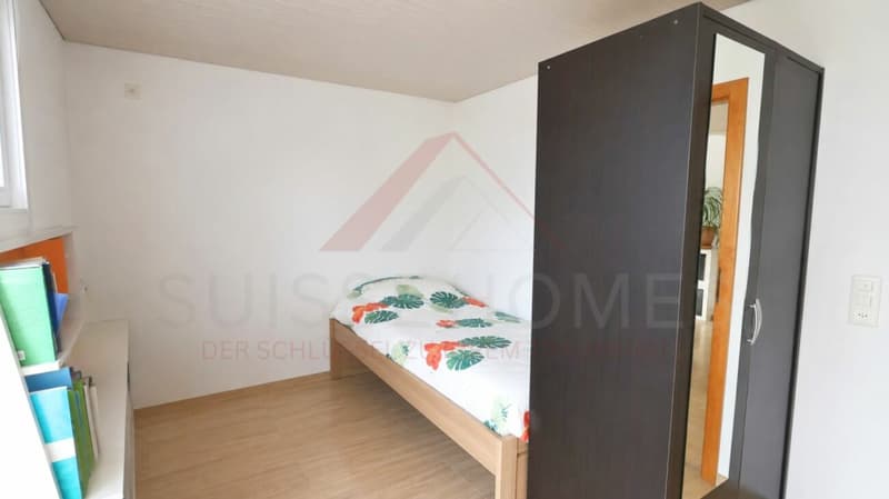 Vielseitiges Mehrfamilienhaus mit drei Wohneinheiten und attraktiven Gewerbeflächen (12)