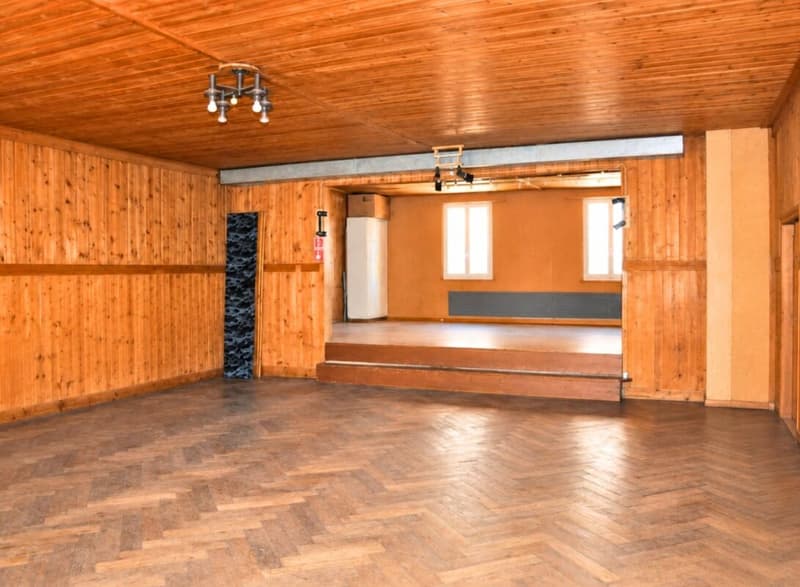 Vielseitiges Wohn- und Geschäftshaus mit Restaurant, Saal und zwei Wohnungen in Mülchi (4)