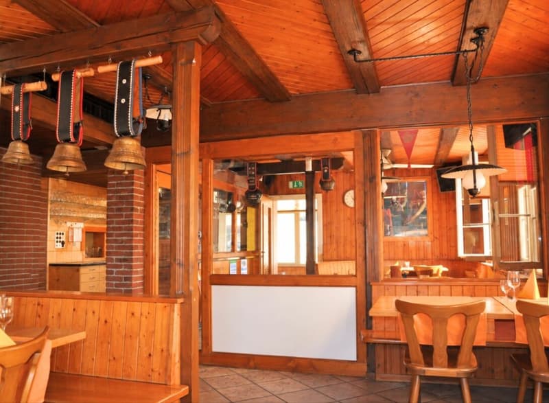 Vielseitiges Wohn- und Geschäftshaus mit Restaurant, Saal und zwei Wohnungen in Mülchi (5)