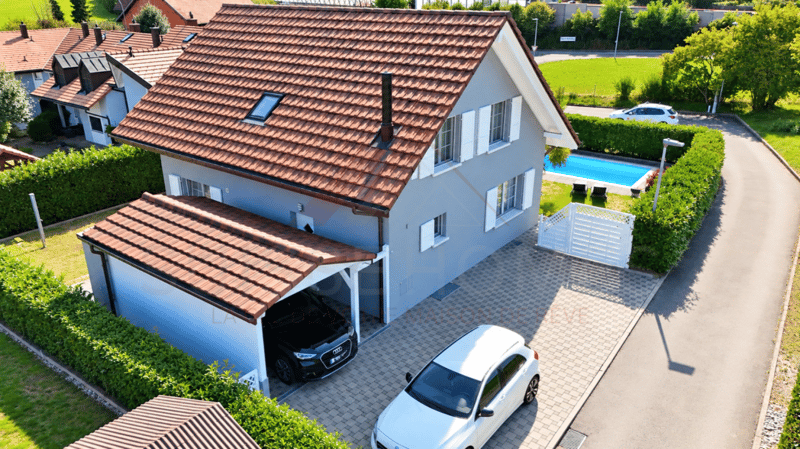 Maison individuelle 5.5 pièces rénovée avec piscine, photovoltaïque et 4 places de parc (2)