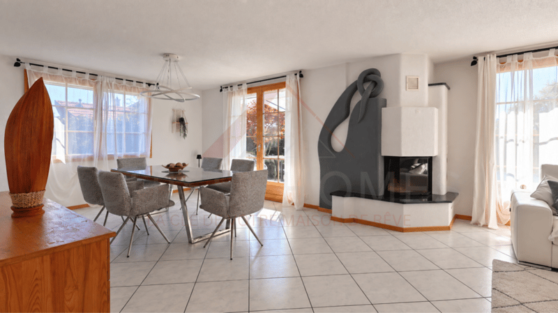 Maison individuelle 5.5 pièces rénovée avec piscine, photovoltaïque et 4 places de parc (7)