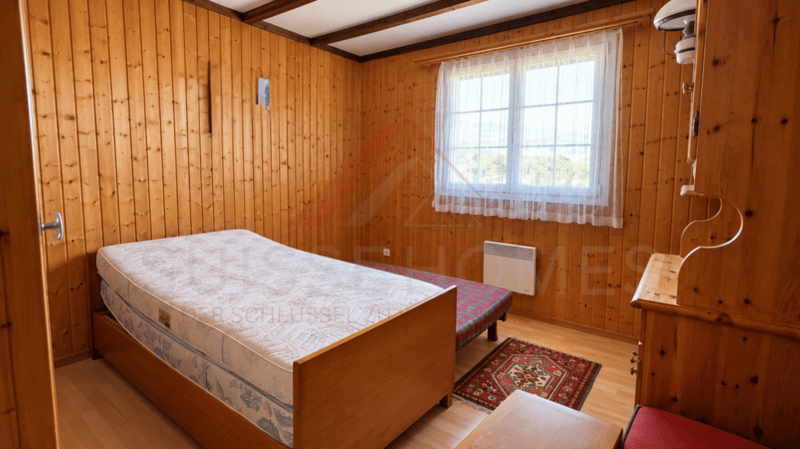Charmantes 5.5-Zimmer-Chalet mit 2 Wohneinheiten, Schwedenöfen & riesigem Gartentraum in Plasselb (13)