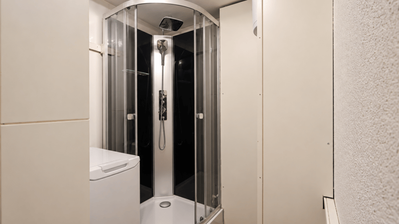 Renovierte Gewerbefläche mit 36 m² & 2 Aussenparkplätzen (7)