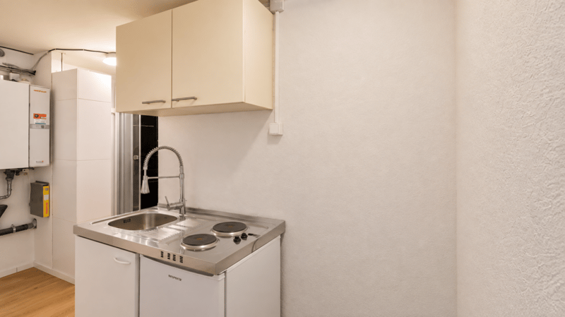 Renovierte Gewerbefläche mit 36 m² & 2 Aussenparkplätzen (4)