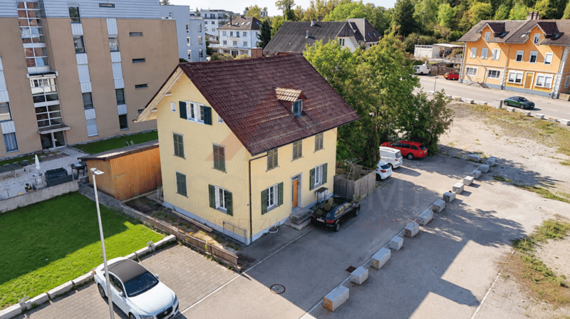 Attraktives Sanierungsobjekt im Zentrum von Derendingen: Mehrfamilienhaus mit 3 Wohneinheiten & viel Entwicklungspotenzial (1)