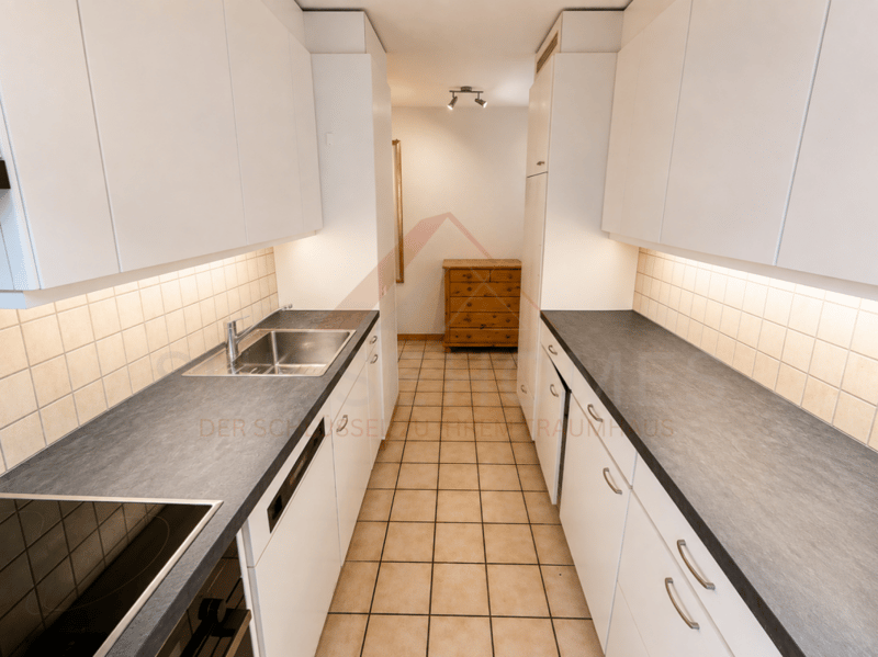 4.5-Zimmer-Wohnung mit Bergpanorama, zwei Balkonen & Schwedenofen in Frutigen (7)