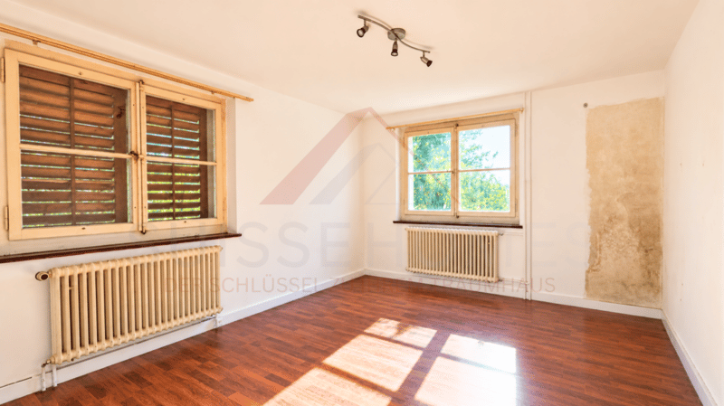 Charmantes 4-Zimmer-Einfamilienhaus auf grosszügigem Grundstück mit Erweiterungspotenzial (5)