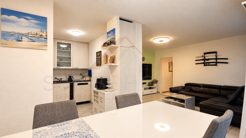 Stilvolle 4.5-Zimmer-Wohnung mit sonnigem Balkon & modernem Wohnkomfort (7)