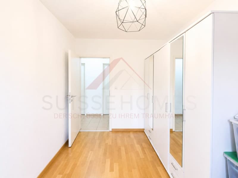 Hier fühlen sich Familien wohl - 4.5-Zimmer-Wohnung mit Balkon & Spielplatz (7)