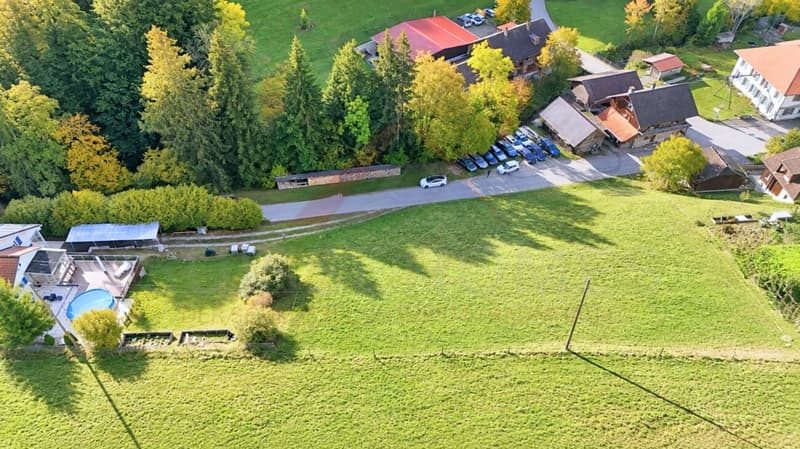 Sonniges Bauland mit Bergsicht an ruhiger Lage (3)