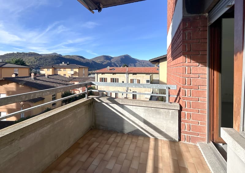 MENDRISIO  ATTICO CON VISTA IN CENTRO (2)