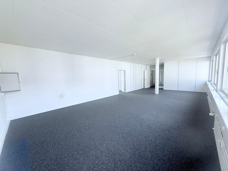 Lichtdurchflutete Bürofläche in Schaffhausen (10)