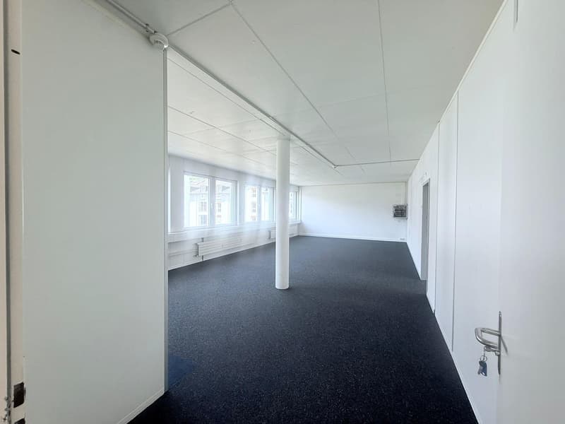 Lichtdurchflutete Bürofläche in Schaffhausen (8)
