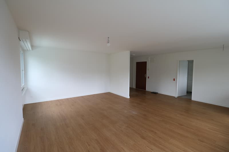 4-Zimmerwohnung mit Balkon per sofort verfügbar (2)