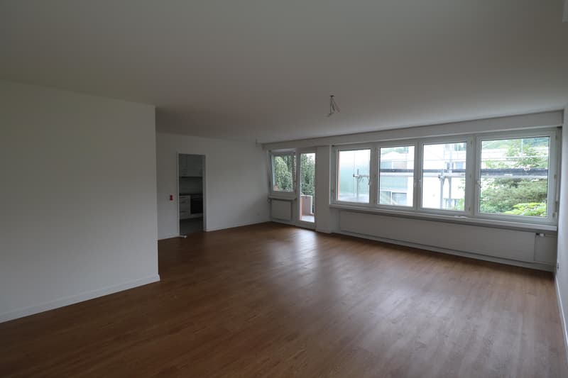 4-Zimmerwohnung mit Balkon per sofort verfügbar (3)