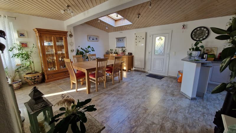 "BAISSE DE PRIX" Maison individuelle à Moutier avec véranda et grand garage (24)