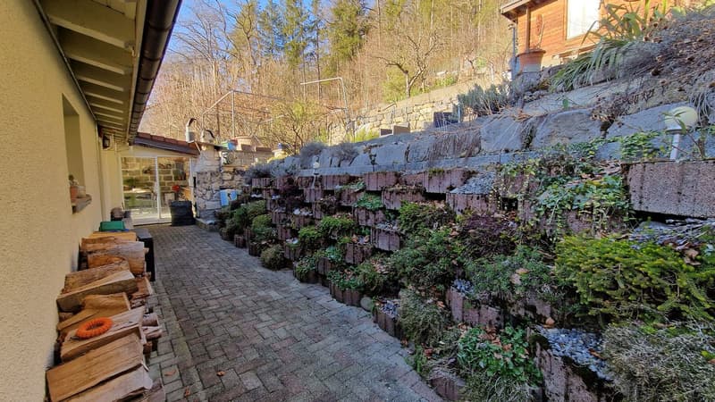"BAISSE DE PRIX" Maison individuelle à Moutier avec véranda et grand garage (8)