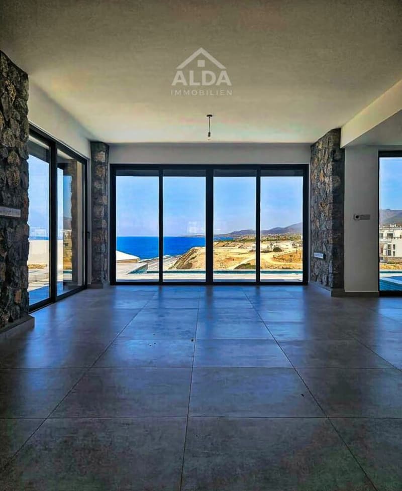 Mediterranean luxury living with sea view and private pool (10)