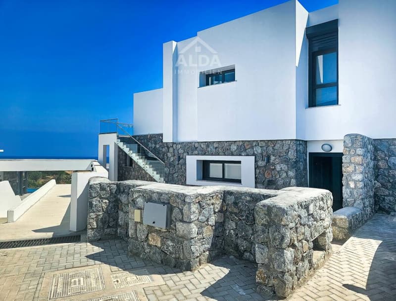 Mediterranean luxury living with sea view and private pool (15)