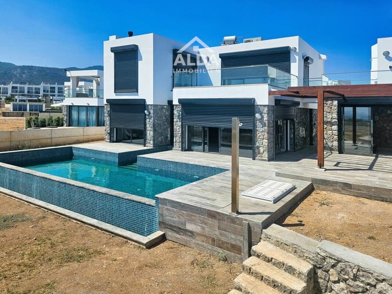 Mediterraner Wohnluxus mit Meerblick und privatem Pool (1)