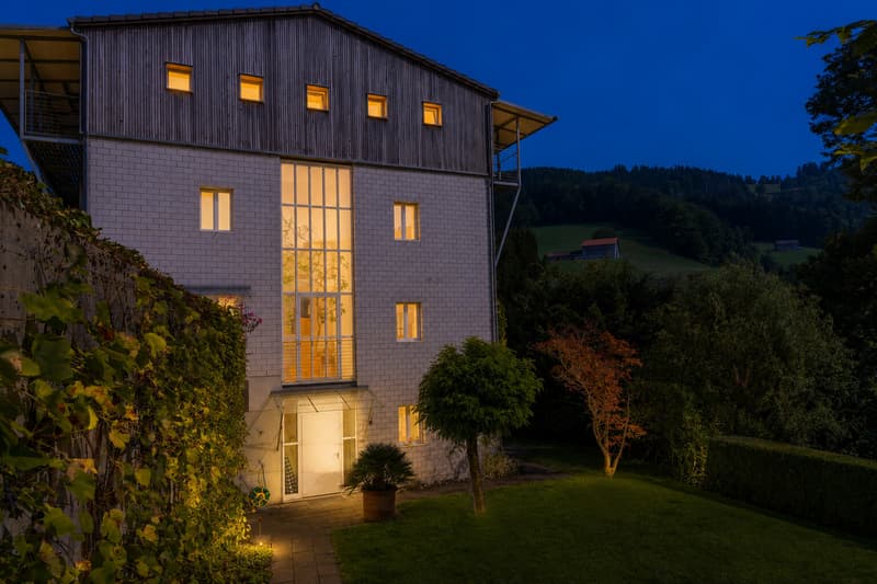 Aussenansicht bei Dämmerung