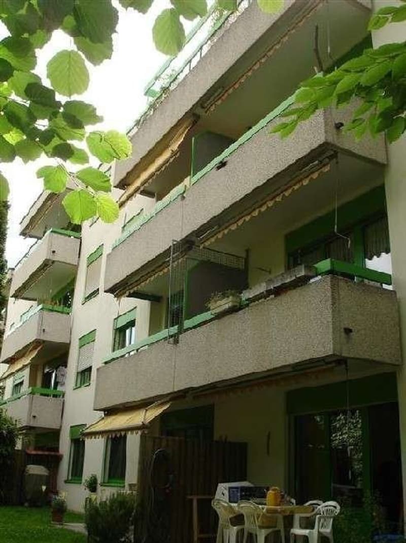 Parking space in a garage (2)