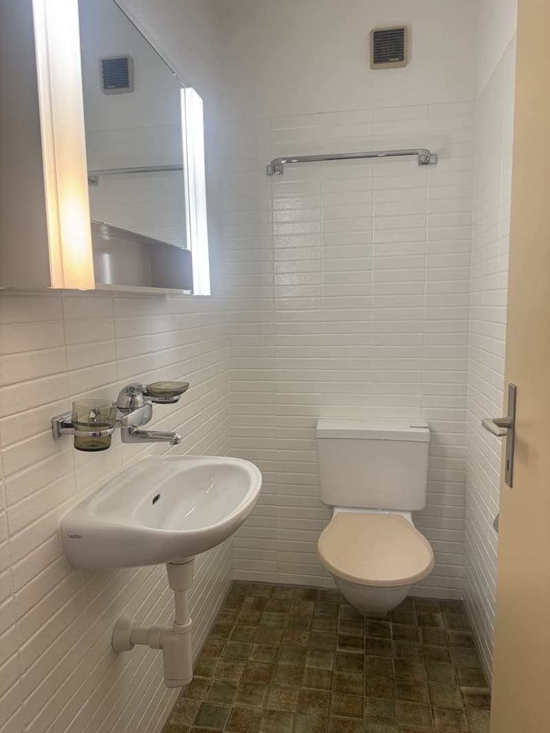 separates WC