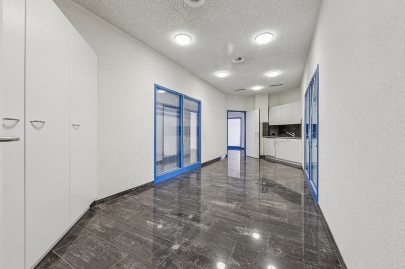 Move in instead of expanding: Office space between Zurich & Basel (9)