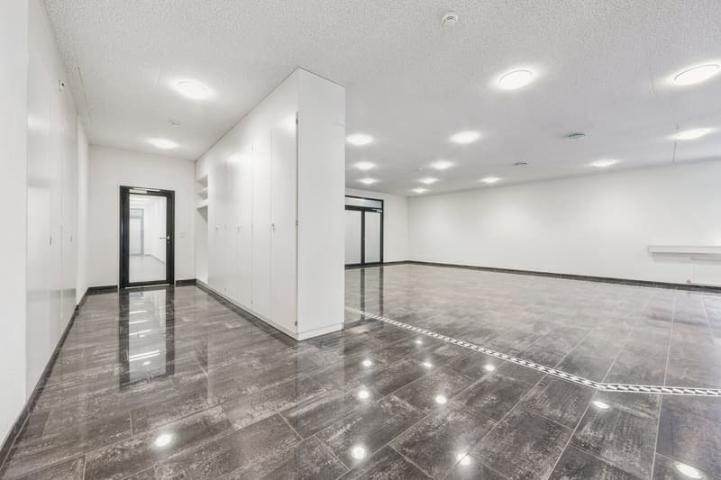 Move in instead of expanding: Office space between Zurich & Basel (7)
