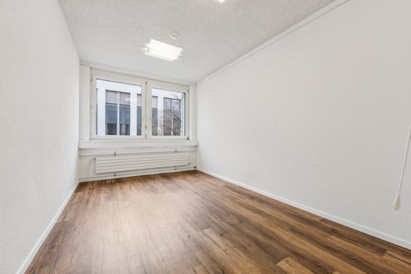 Move in instead of expanding: Office space between Zurich & Basel (11)