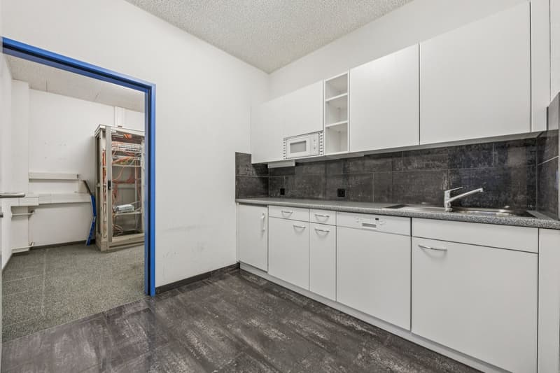 Move in instead of expanding: Office space between Zurich & Basel (5)